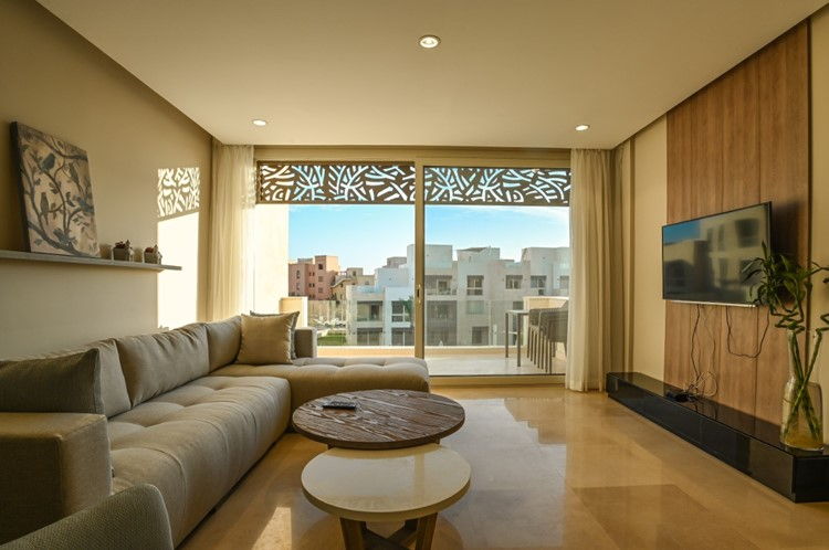 4 BR Apartment with Pool & Sea view      - 75